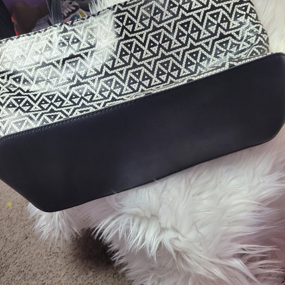 Purse - Picture 2 of 9